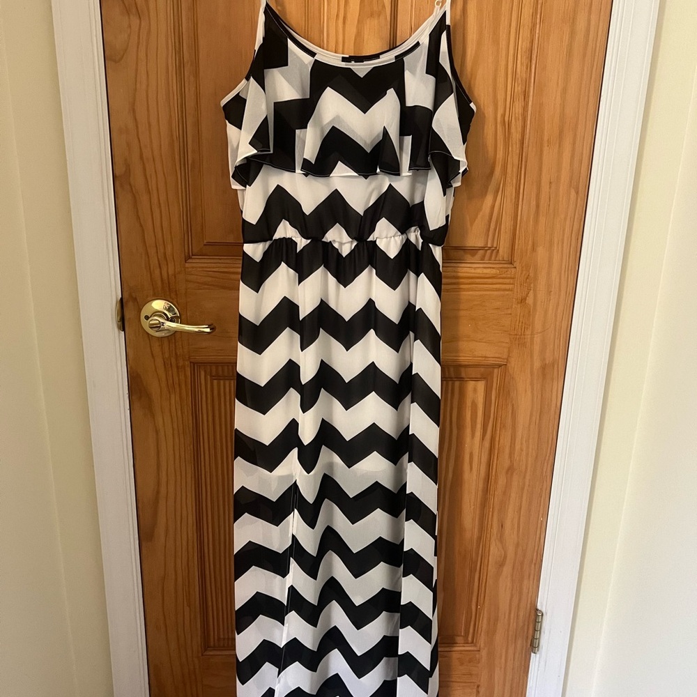 Want And Need Women’s Black And White Chevron Maxi Dress Size XL